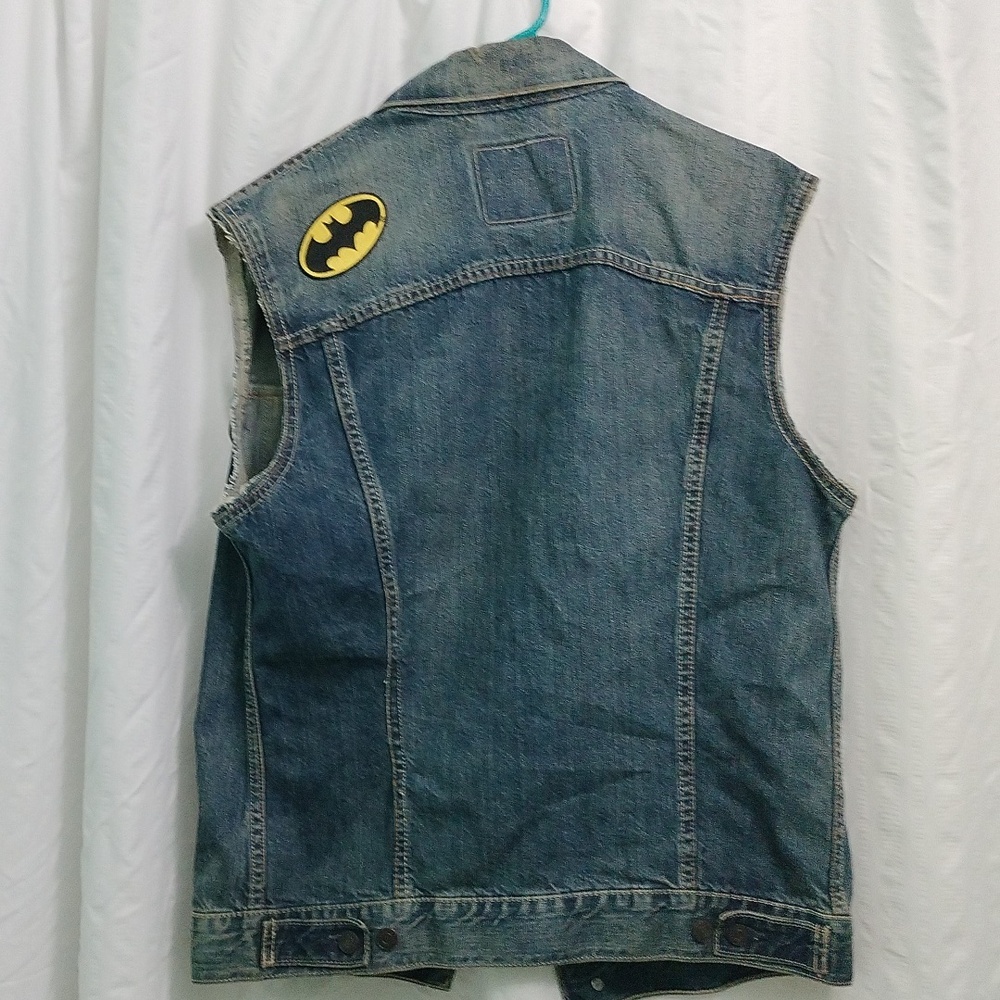 Levis Denim Vest with Assorted Pins - Picture 7 of 9